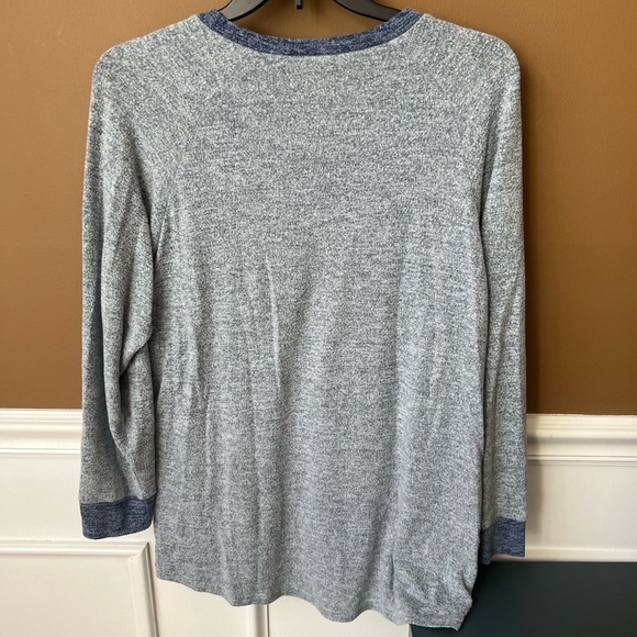 Women’s Oversized Gray and Blue Long Sleeve Lightweight Sweater Size Large - Picture 2 of 4